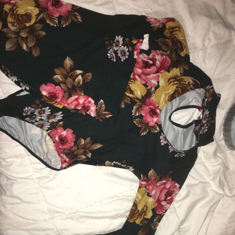 Floral body suit flared sleeves